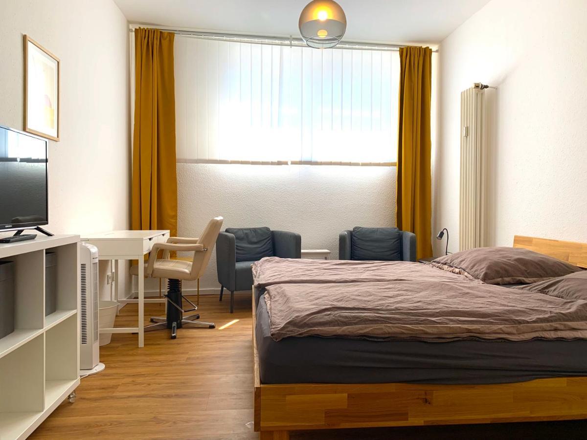 Apartment Alles Komplett - 2 Schlafzimmer, Grosse Kueche, Bad Köln