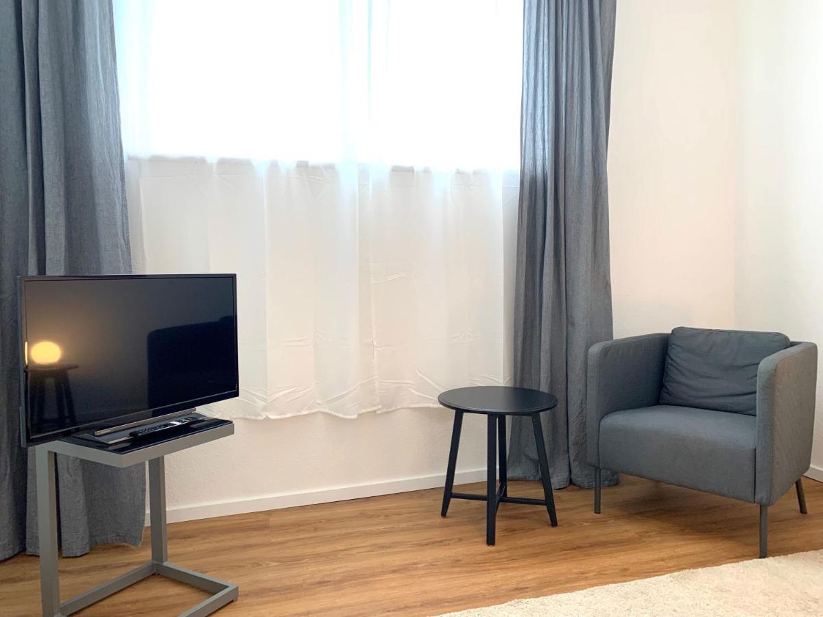 Alles Komplett - 2 Schlafzimmer, Grosse Kueche, Bad * Köln