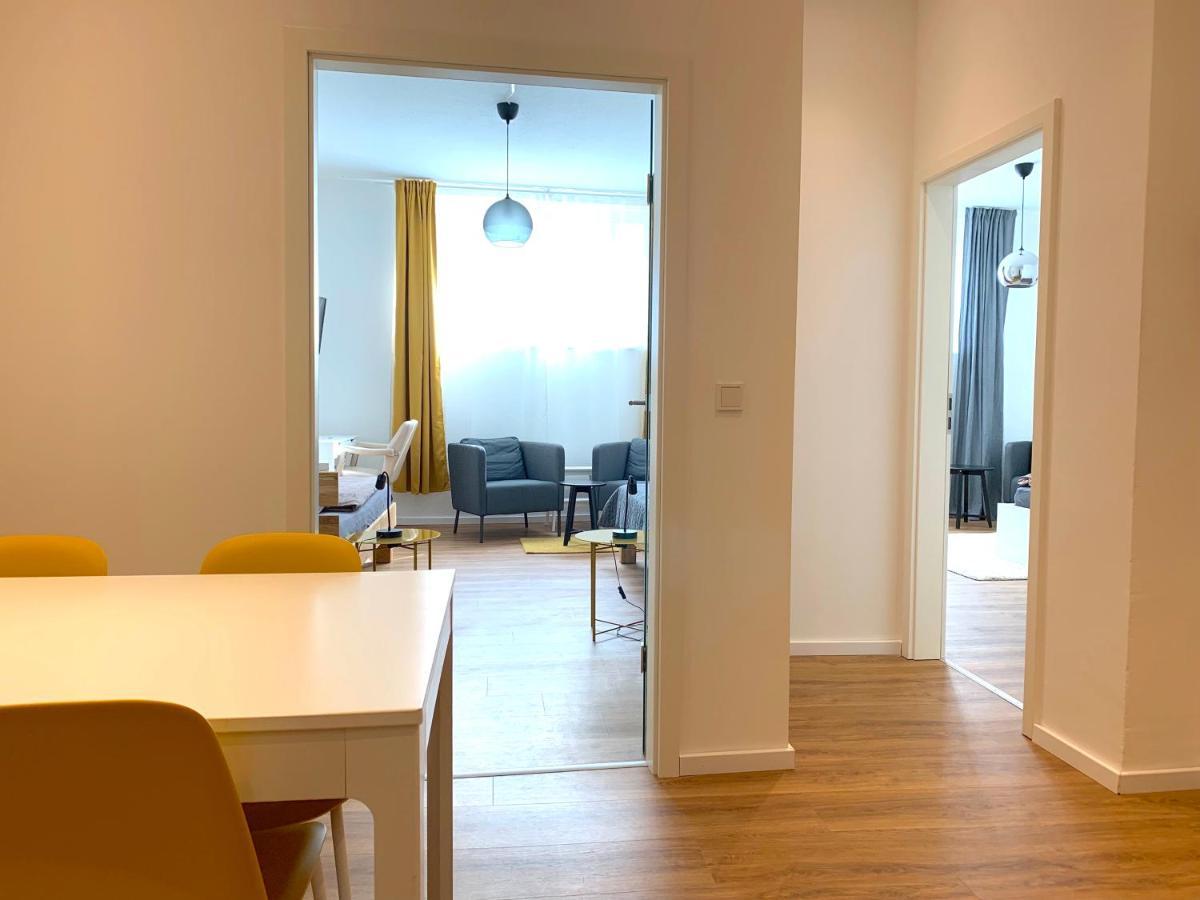 Alles Komplett - 2 Schlafzimmer, Grosse Kueche, Bad Appartement
