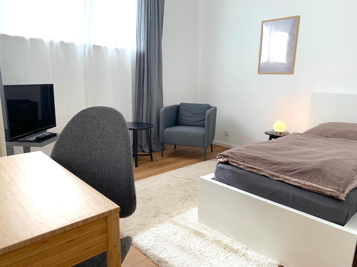 Alles Komplett - 2 Schlafzimmer, Grosse Kueche, Bad Appartement Cologne