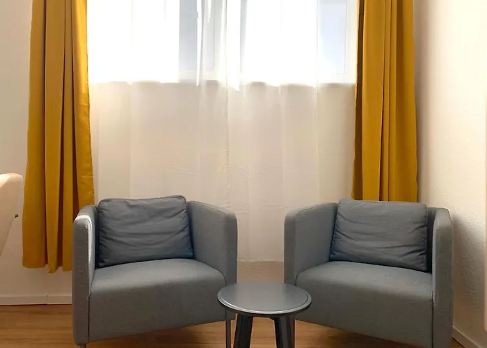 Alles Komplett - 2 Schlafzimmer, Grosse Kueche, Bad