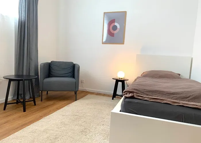 Alles Komplett - 2 Schlafzimmer, Grosse Kueche, Bad
