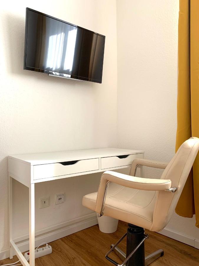 Alles Komplett - 2 Schlafzimmer, Grosse Kueche, Bad Apartamento *